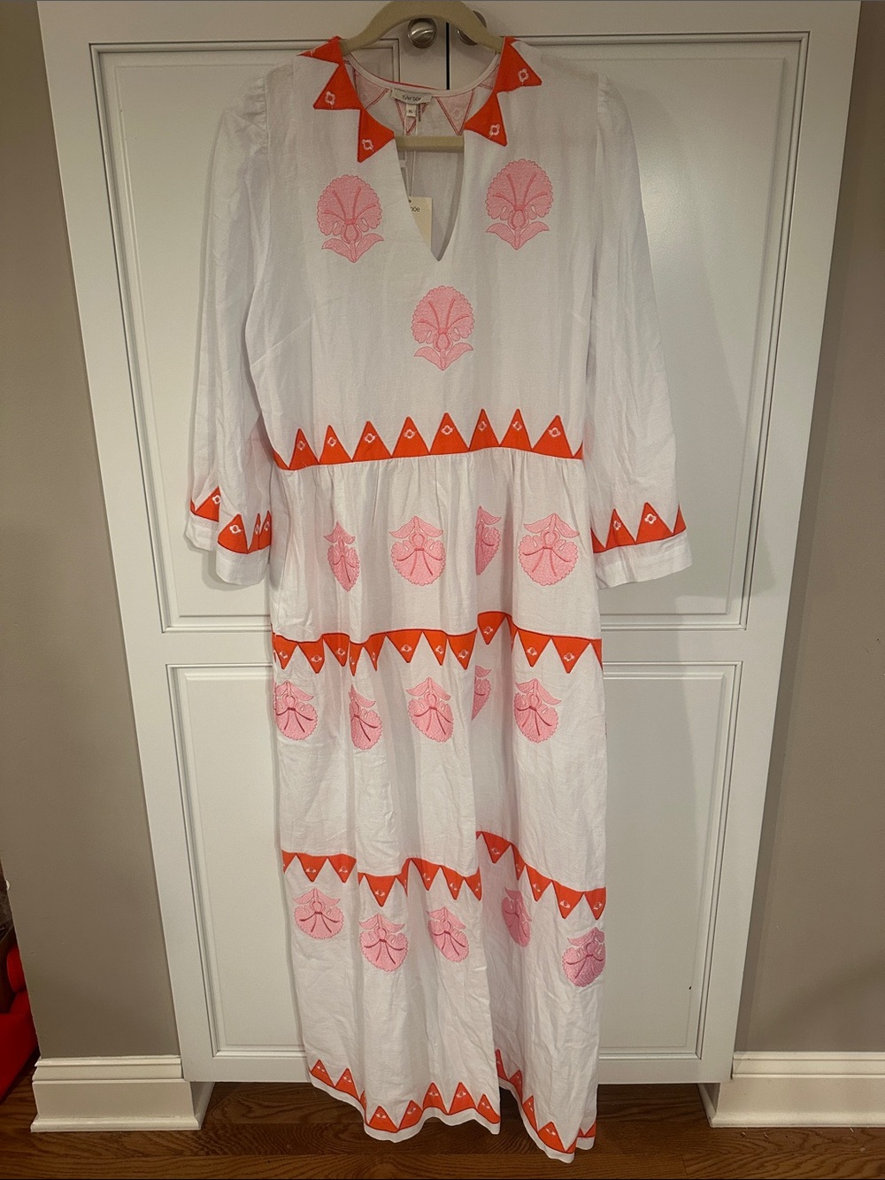 Tyler Boe White Maxi Dress with Pink Embroidery and Orange shell Trim. XL.NWT